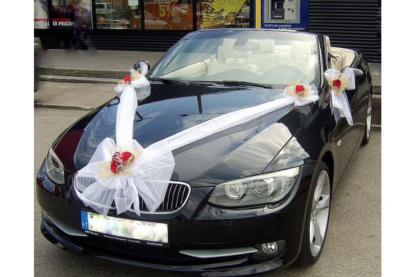 Papuošimas vestuvių automobiliui Prabanga