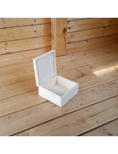 Medinė dėžutė, 16x16x8 cm